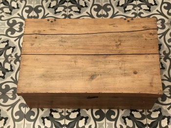 Coffre ancien en bois – Image 3