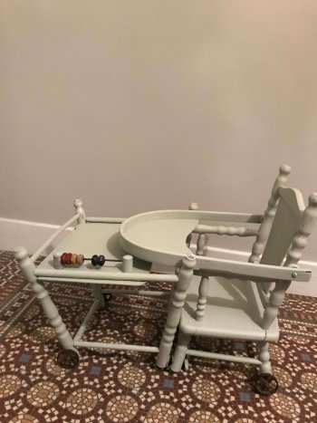 Chaise haute ancienne pour poupées – Image 2