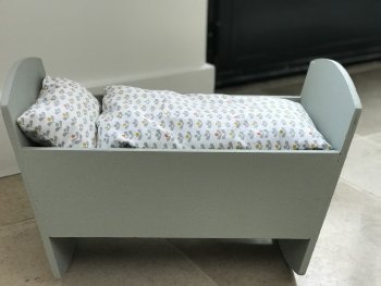 Petit lit de poupée
